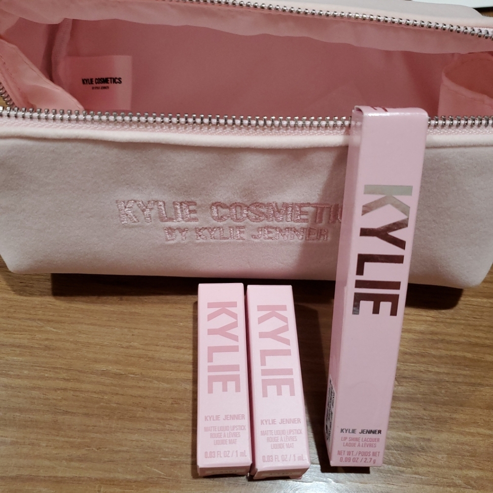 2 KYLIE Matte Liquid Lipstick 402 &808- Lip Shine 341 W/ Cosmetic Bag Included ❤